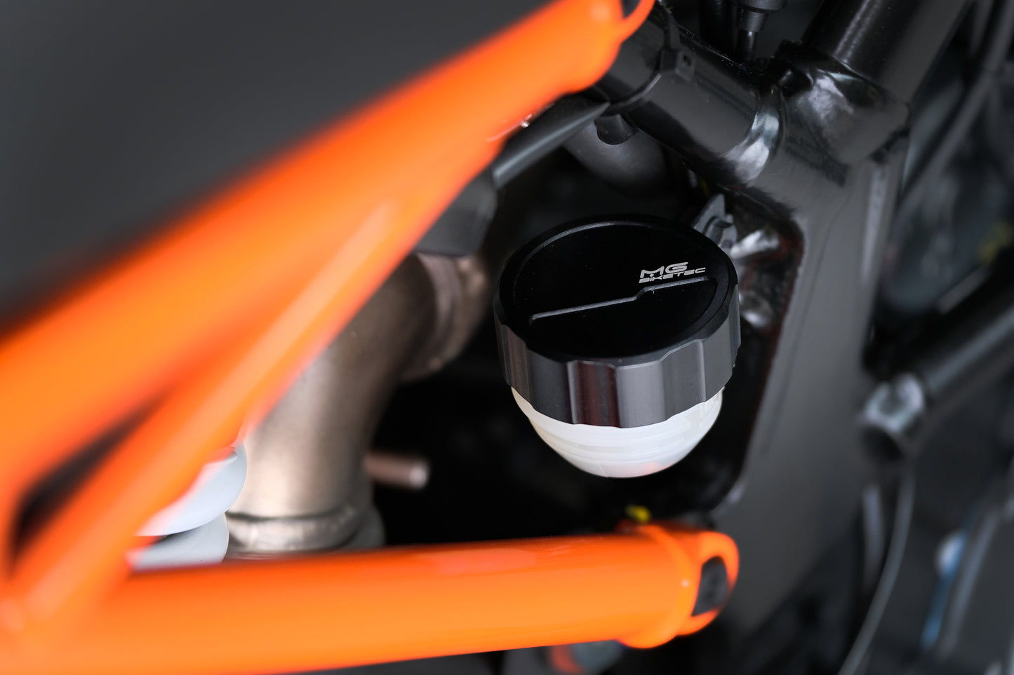 Behälterdeckel Bremsflüssigkeit hinten MG Biketec für KTM 1290|1390 Superduke MY2014-