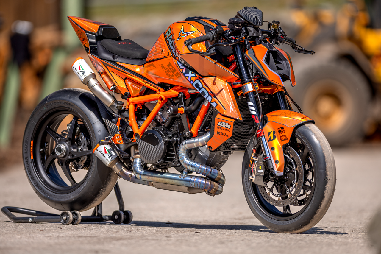 Groß (Superduke_reveal-73).png