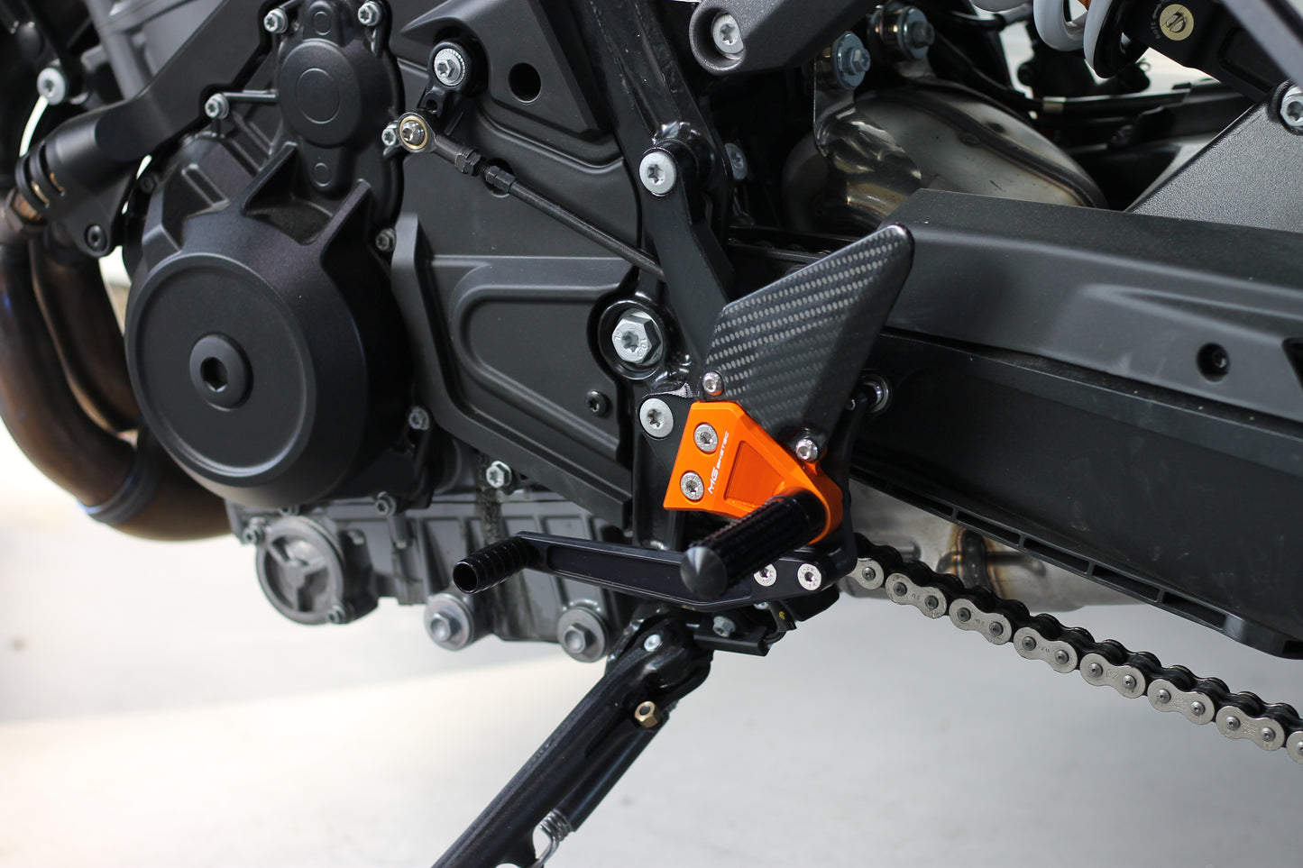 Fussrastenanlage MG Biketec für KTM 990 Duke MY2020-