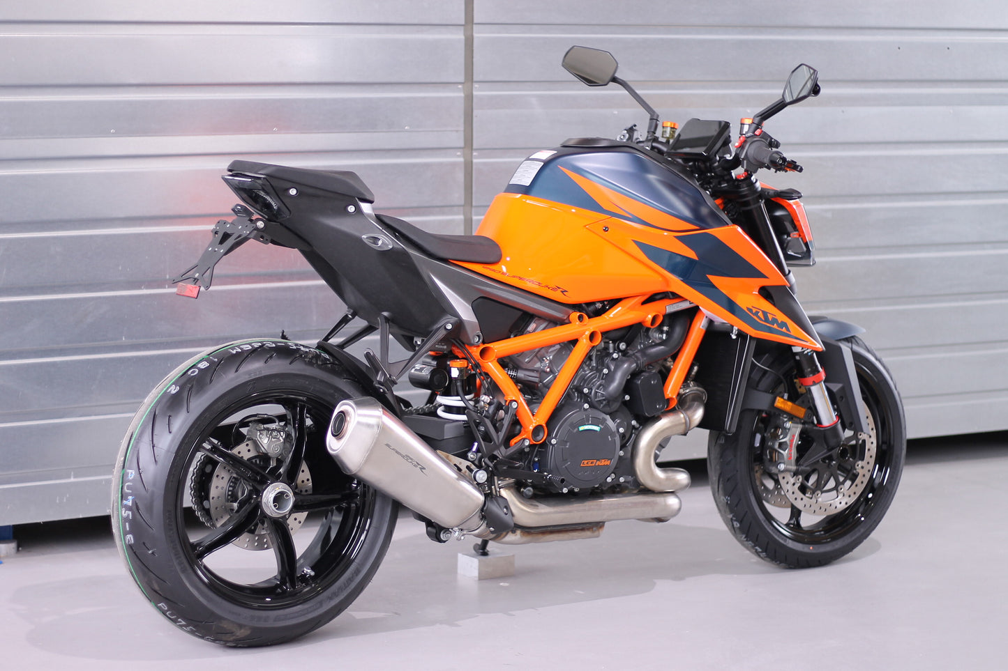 Kurzer Kennzeichenhalter MG Biketec für KTM 1290 Superduke MY2020-2023