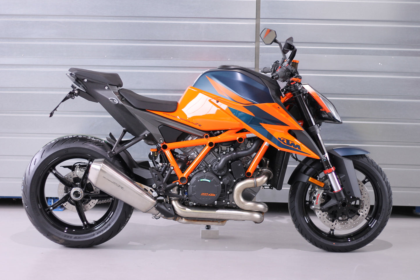 Kurzer Kennzeichenhalter MG Biketec für KTM 1290 Superduke MY2020-2023