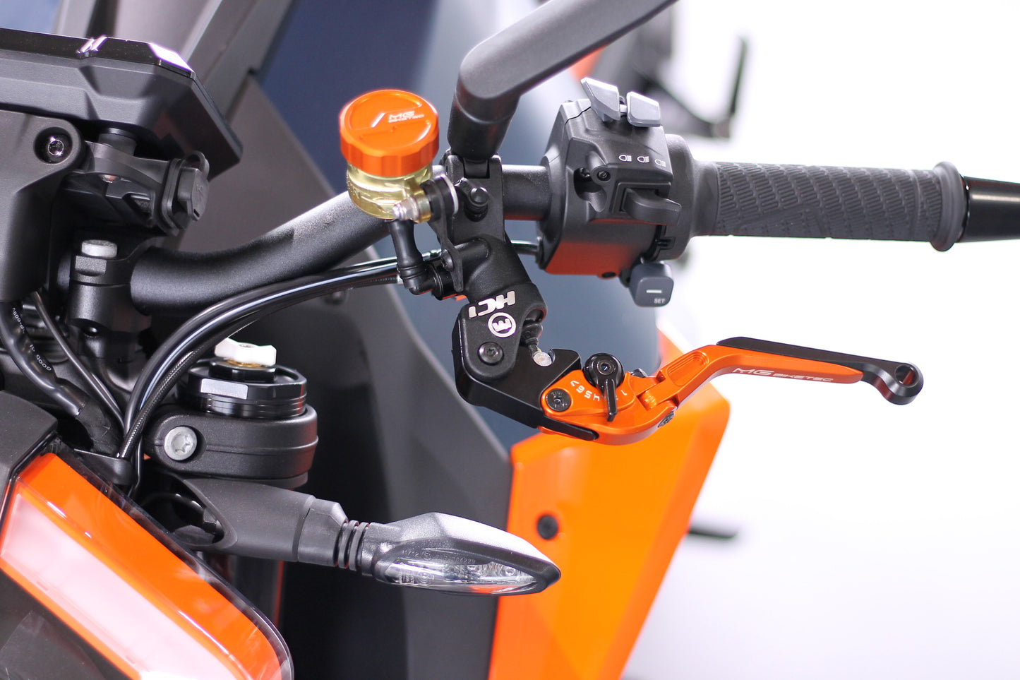 Behälterdeckel Kupplungsflüssigkeit MG Biketec für KTM 1290 Superduke MY2014-2023