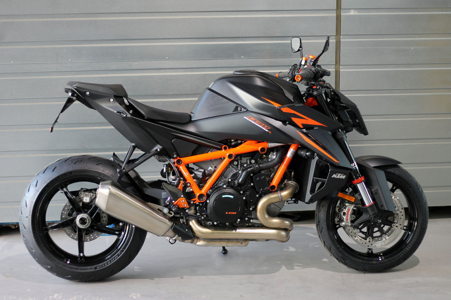 Kurzer Kennzeichenhalter MG Biketec für KTM 990 Duke | 1390 Superduke MY2024-